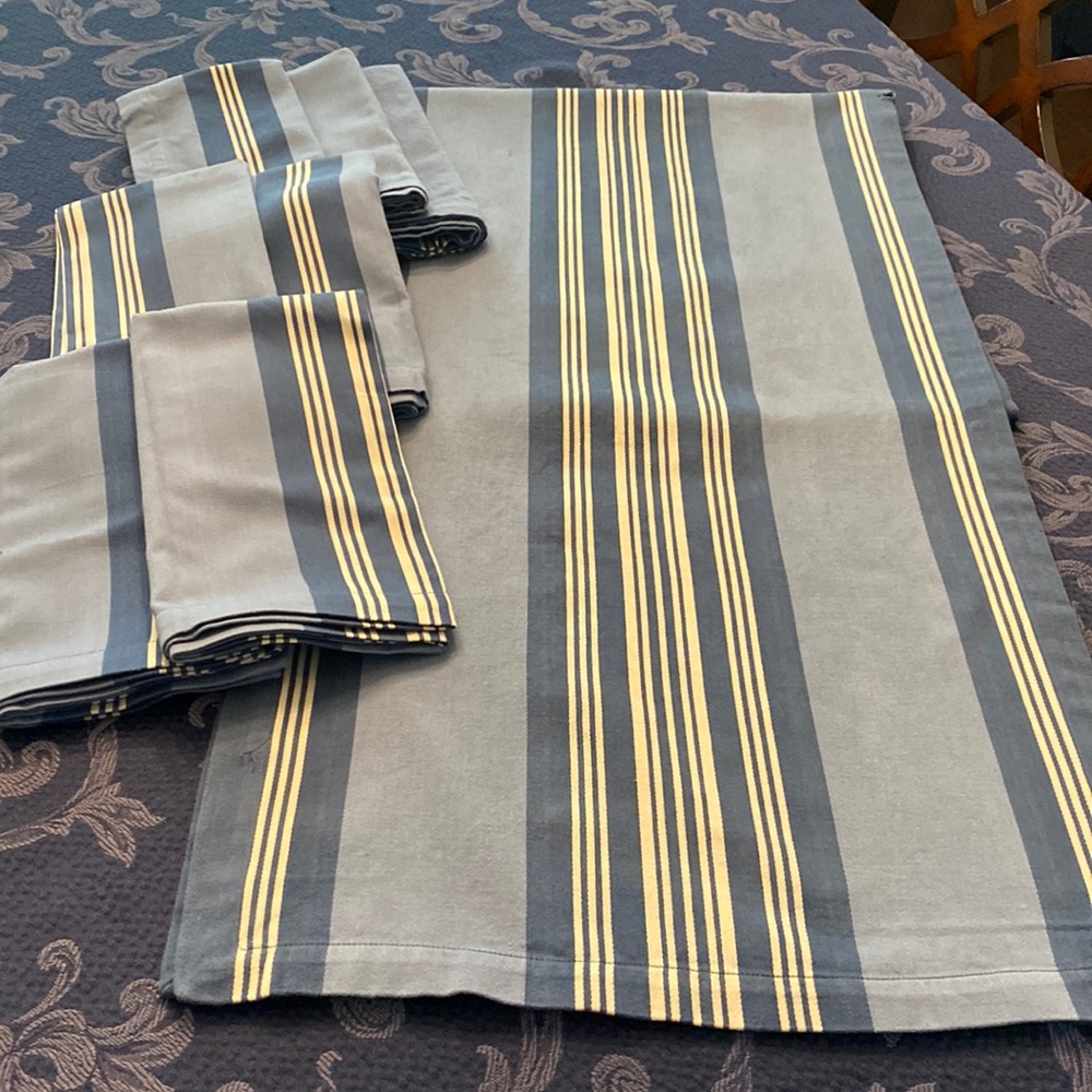 Table runner with matching napkins
